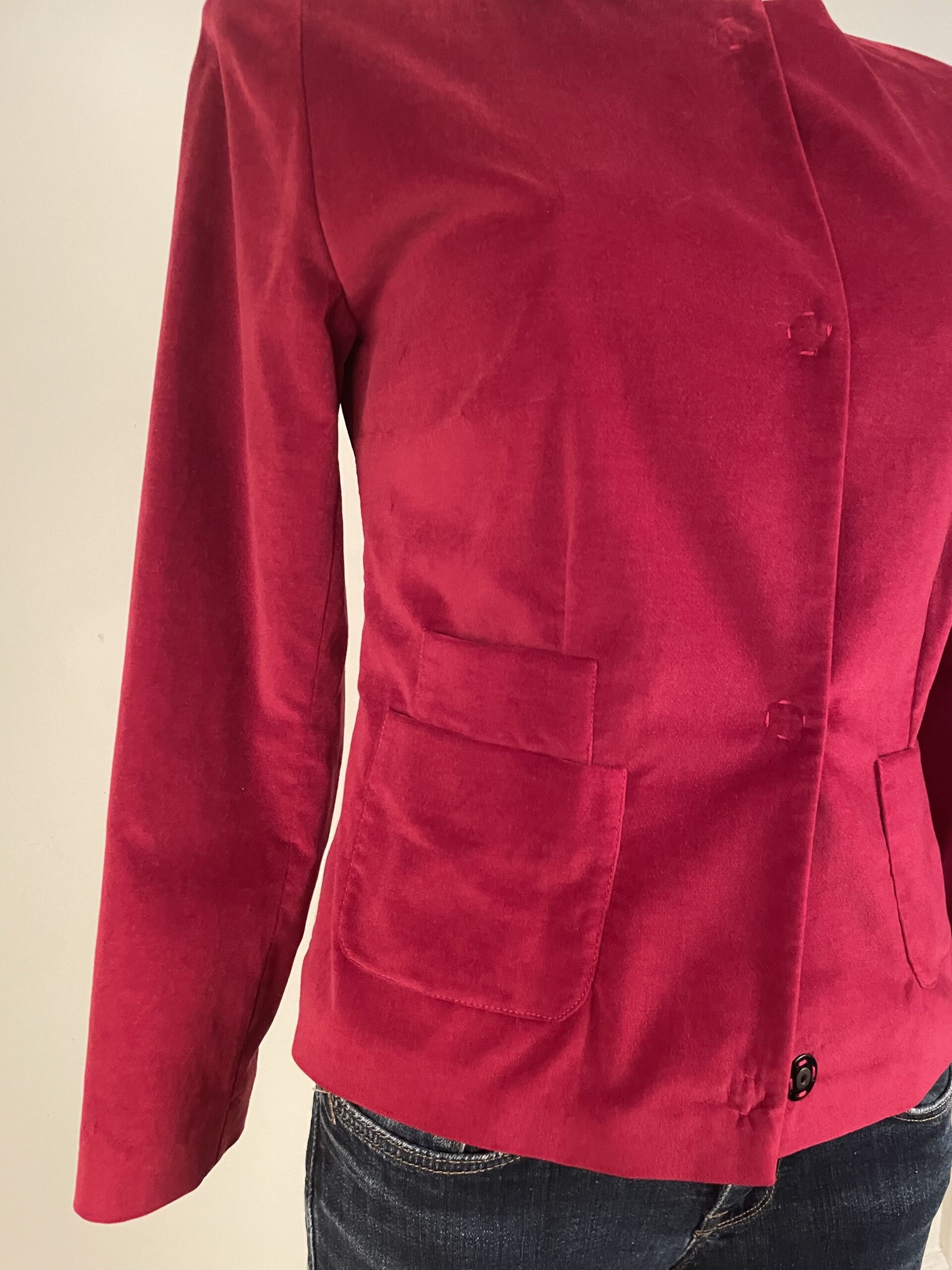 chichino cardigan 08 samt rot detail chichino cardigan 08 samt rot detail